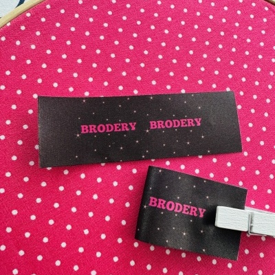 Etiquetas Alta Definição | Glossy | 2,5 cm Largura | Dobradas | Logótipo Vertical