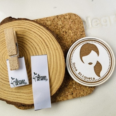 Etiquetas Alta Definição | MATTE |  1,5 cm largura | Dobradas | Logo Horizontal