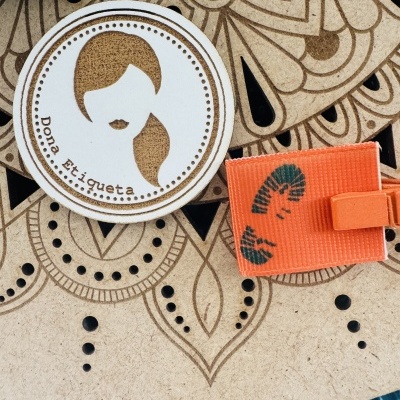 Etiquetas Alta Definição | Gorgurão |  2,5 cm Largura | Dobradas | Logo Vertical