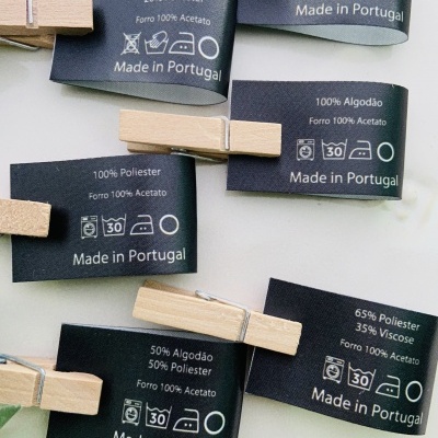 Etiquetas Alta Definição | Glossy | 3 cm Largura | Dobradas |  Instruções Lavagem