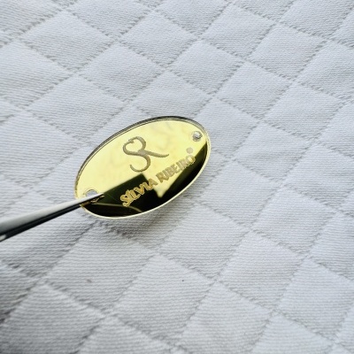 Etiquetas em Acrílico Douradas 1,2 mm | Largura máxima 3 cm | Personalizáveis | Ovais