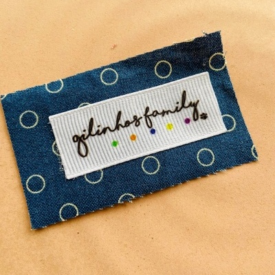 Etiquetas Alta Definição | Gorgurão | 2,5 cm Largura | Planas | Logo Horizontal