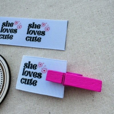 Etiquetas Alta Definição | Gorgurão |  2,5 cm Largura | Dobradas | Logo Vertical