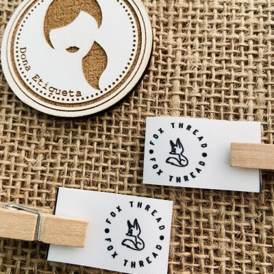 Etiquetas Alta Definição | MATTE | 1,5 cm largura | Dobradas | Logo Vertical