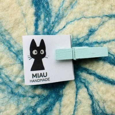 Etiquetas Alta Definição | 3 cm Largura | Dobradas | Logo Vertical | MATTE