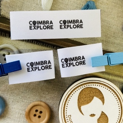 Etiquetas Alta Definição | MATTE | 2 cm Largura | Dobráveis  | Logo Vertical