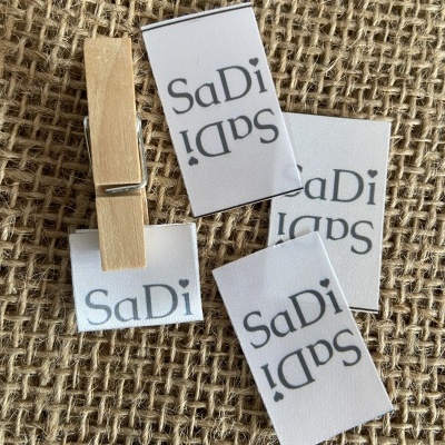 Etiquetas Alta Definição | Glossy | 2 cm largura | Dobradas Etiquetas Alta Definição | Glossy | 2 cm largura | Dobradas