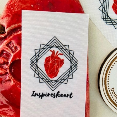 Etiquetas Alta Definição | MATTE | 4 cm Largura | Planas | Logo Vertical