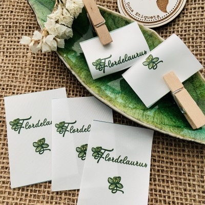 Etiquetas Alta Definição | 4cm largura | Dobradas | Logotipo Horizontal | Glossy