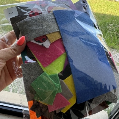 100g de feltro cortado aos pedaços irregulares de várias cores | Ref. 011