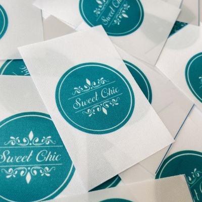 Etiquetas Alta Definição | Glossy | 4 cm Largura | Planas | Logo Vertical