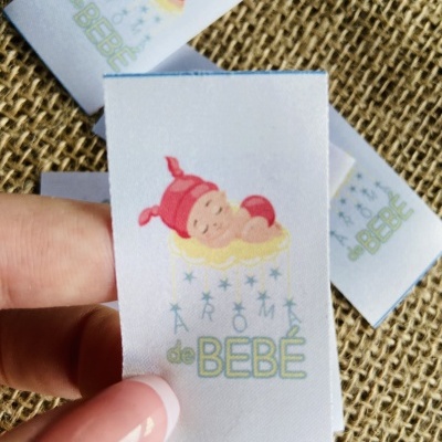 Etiquetas Alta Definição | Glossy | 3 cm Largura | Planas | Logo Vertical Etiquetas Alta Definição | Glossy | 3 cm Largura | Planas | Logo Vertical