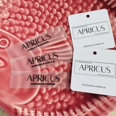 Etiquetas Monocromáticas | Silicone | 1,5cm largura | Logo Horizontal | Impressas a Preto Etiquetas Monocromáticas | Silicone | 1,5cm largura | Logo Horizontal | Impressas a Preto