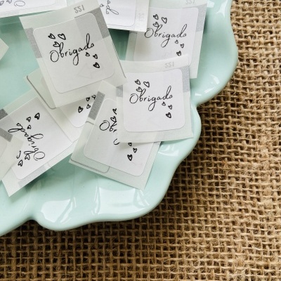 Autocolantes Monocromáticas | 2,5 x 2,5 cm | Obrigada