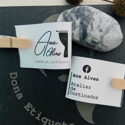 Etiquetas Alta Definição | Glossy | 3 cm Largura | Dobradas | Logótipo Vertical