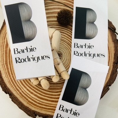 Etiquetas Alta Definição | 4cm Largura | Planas | Logo Vertical | Glossy