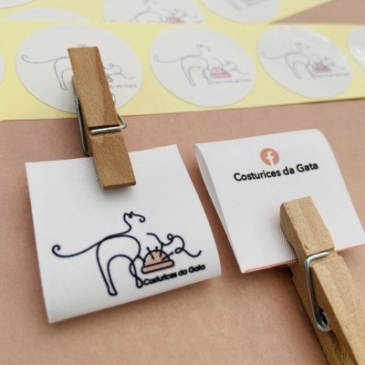 Etiquetas Alta Definição | 3 cm Largura | Dobradas | Logo Horizontal | MATTE