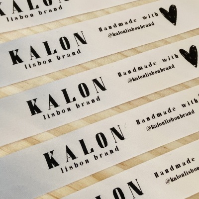 Etiquetas Monocromáticas | 1,5 cm Largura | Dobradas |  Logo Vertical