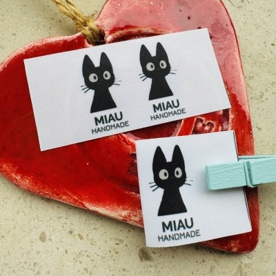 Etiquetas Alta Definição | 3 cm Largura | Dobradas | Logo Vertical | MATTE