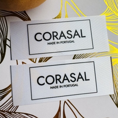 Etiquetas Alta Definição | 3cm Largura | Planas | Logo Horizontal | Glossy