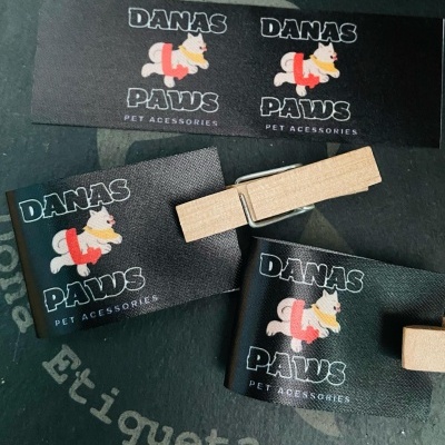 Etiquetas Alta Definição | 3 cm Largura | Dobradas | Logótipo Vertical | Glossy