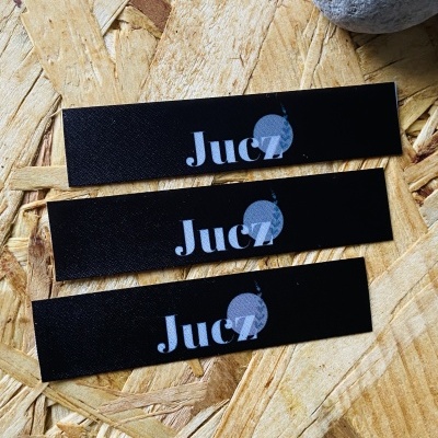 Etiquetas Alta Definição | 1,5 cm Largura | Planas | Logo Horizontal | Glossy