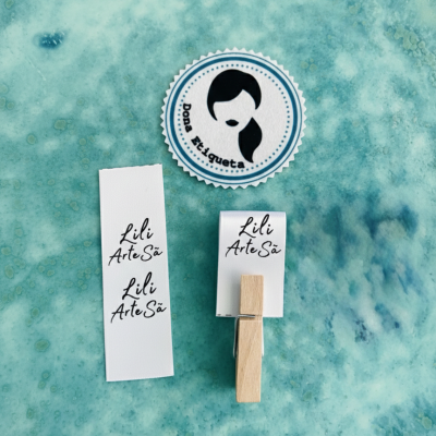 Etiquetas Monocromáticas | 2,5 cm largura | Dobradas | Logo horizontal