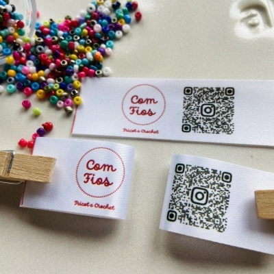 Etiquetas Alta Definição | Glossy | 2 cm largura | Dobradas | Logo vertical