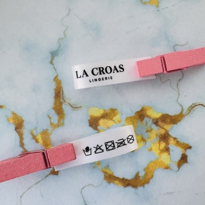 Etiquetas Alta Definição | 1cm Largura | Dobradas | Logo Vertical | Glossy