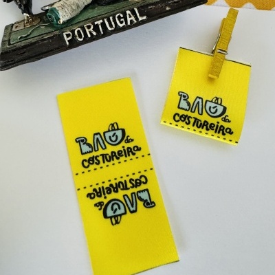 Etiquetas Alta Definição | 2,5 cm Largura | Dobradas | Logo Horizontal | Glossy