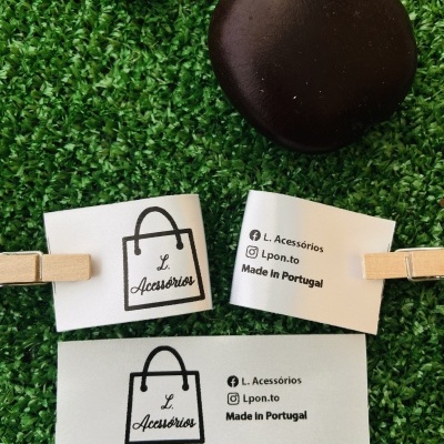 Etiquetas Monocromáticas | 3 cm Largura | Dobradas | Logo Vertical