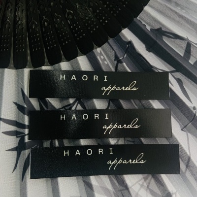 Etiquetas Alta Definição | 1,5 cm Largura | Planas | Logo Horizontal | Glossy