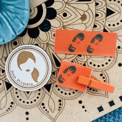 Etiquetas Alta Definição | Gorgurão |  2,5 cm Largura | Dobradas | Logo Vertical