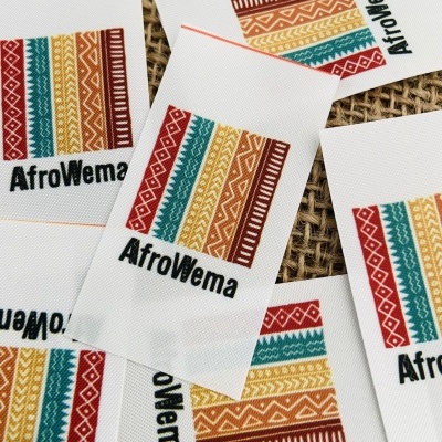 Etiquetas Alta Definição | MATTE | 4 cm Largura | Planas | Logo Vertical Etiquetas Alta Definição | MATTE | 4 cm Largura | Planas | Logo Vertical