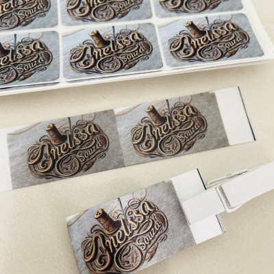 Etiquetas Alta Definição | Glossy | 2 cm largura | Dobradas | Logo vertical