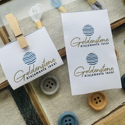 Etiquetas Alta Definição | MATTE | 5 cm Largura | Dobradas | Logo Horizontal | 25 unidades Etiquetas Alta Definição | MATTE | 5 cm Largura | Dobradas | Logo Horizontal | 25 unidades