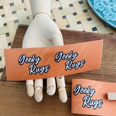 Etiquetas Alta Definição | MATTE | 2,5cm largura | Dobradas | Logo Vertical