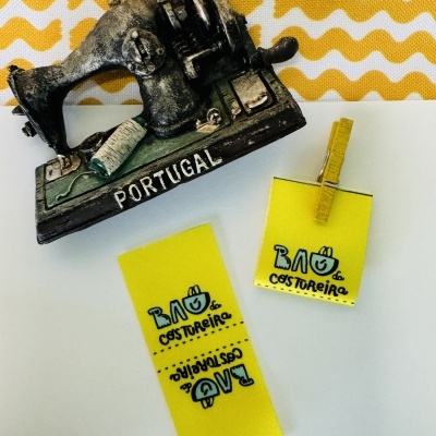 Etiquetas Alta Definição | 2,5 cm Largura | Dobradas | Logo Horizontal | Glossy