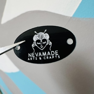 Etiquetas em Trafolite Preto / Branco  1,6 mm | Largura máxima 3 cm | Personalizáveis | Ovais