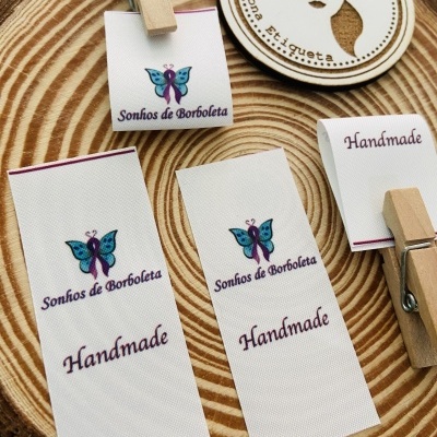 Etiquetas Alta Definição | 3 cm Largura | Dobradas | Logo Horizontal | MATTE