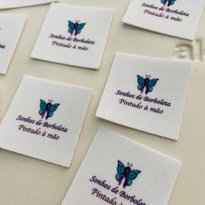 Etiquetas Alta Definição | Patch STRONG | Até 6 cm | Planas| Quadradas Etiquetas Alta Definição | Patch STRONG | Até 6 cm | Planas| Quadradas