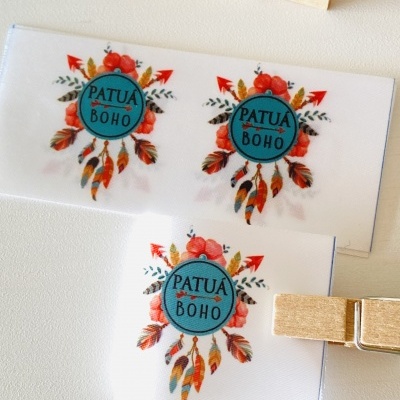 Etiquetas Alta Definição | Glossy | Várias Larguras | Dobradas | Logo na Vertical