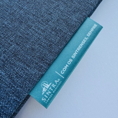 Alta Definição | 6 cm Largura | Dobradas | Logo Vertical | 25 uni. | Glossy