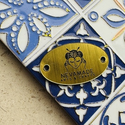 Etiquetas em Trafolite Dourado / Preto 1,6 mm | Largura máxima 3 cm | Personalizáveis | Ovais