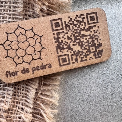 Placa com logotipo & QR CODE | Retangular | Horizontal