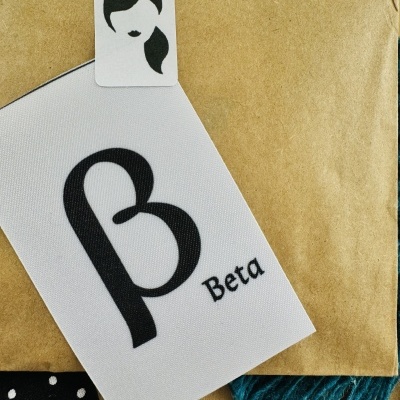 Etiquetas Alta Definição | MATTE | 4 cm Largura | Planas | Logo Vertical Etiquetas Alta Definição | MATTE | 4 cm Largura | Planas | Logo Vertical