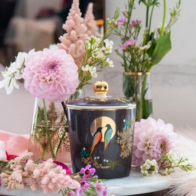 Vela Sara Miller - Gerânio, Patchouli e Vetiver Vela Sara Miller - Gerânio, Patchouli e Vetiver