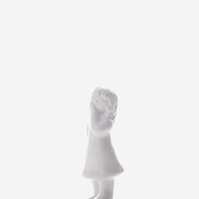 Figura "Menina a Receber" branca Rosa Malva