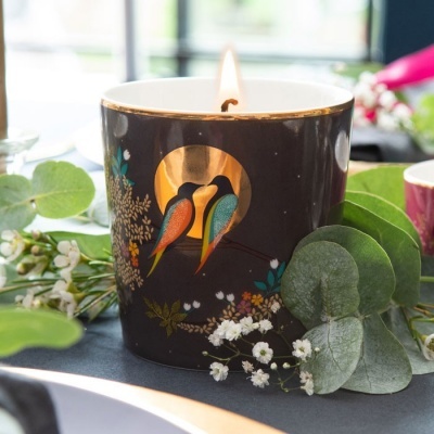 Vela Sara Miller - Gerânio, Patchouli e Vetiver Vela Sara Miller - Gerânio, Patchouli e Vetiver