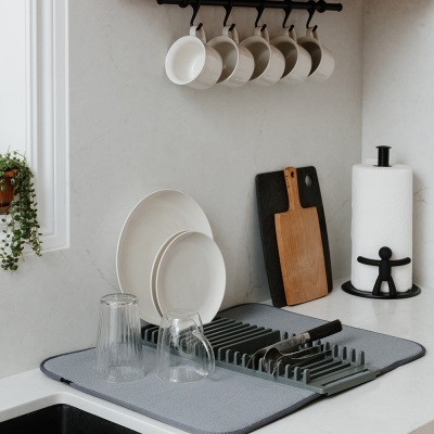 UMBRA Udry Tapete escorredor